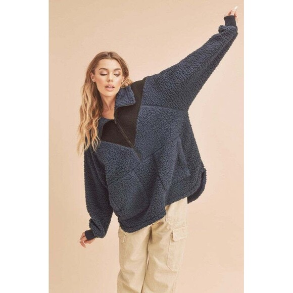 Aemi+Co Two Tone Half Zip Fleece Sweatshirt - Picture 5 of 5